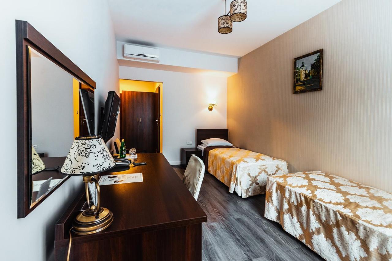 Hotel Dwor Dwikozy Exteriér fotografie