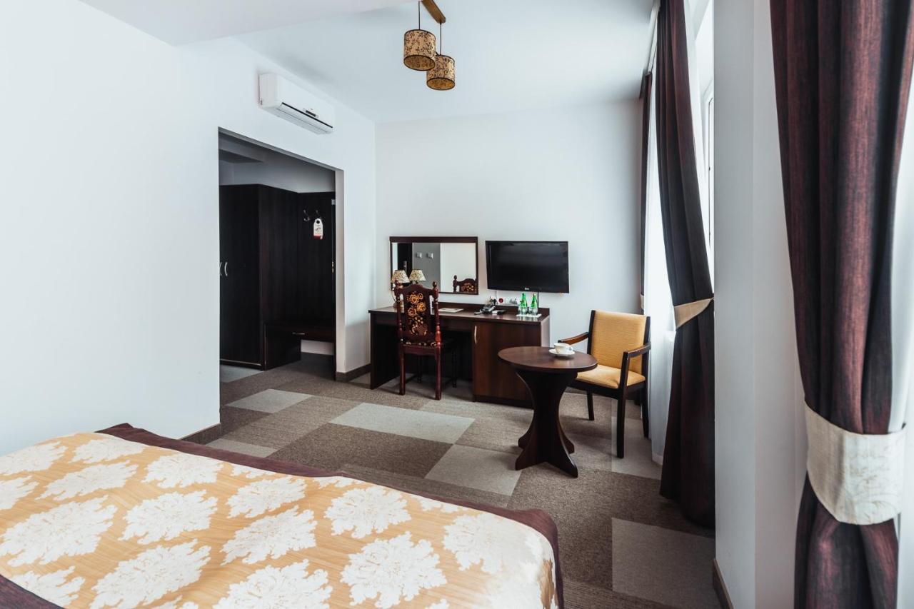 Hotel Dwor Dwikozy Exteriér fotografie