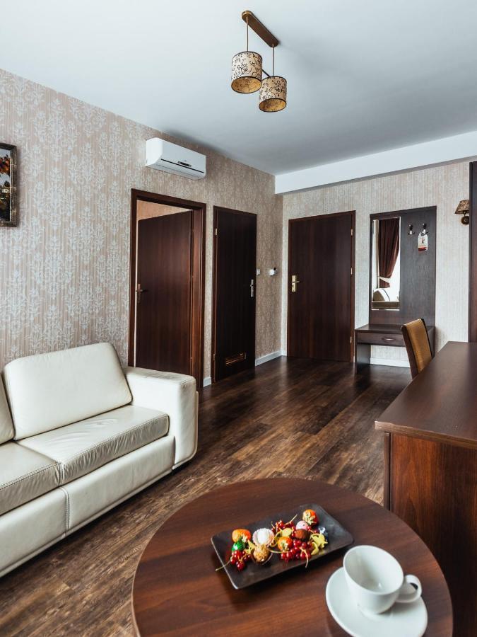 Hotel Dwor Dwikozy Exteriér fotografie