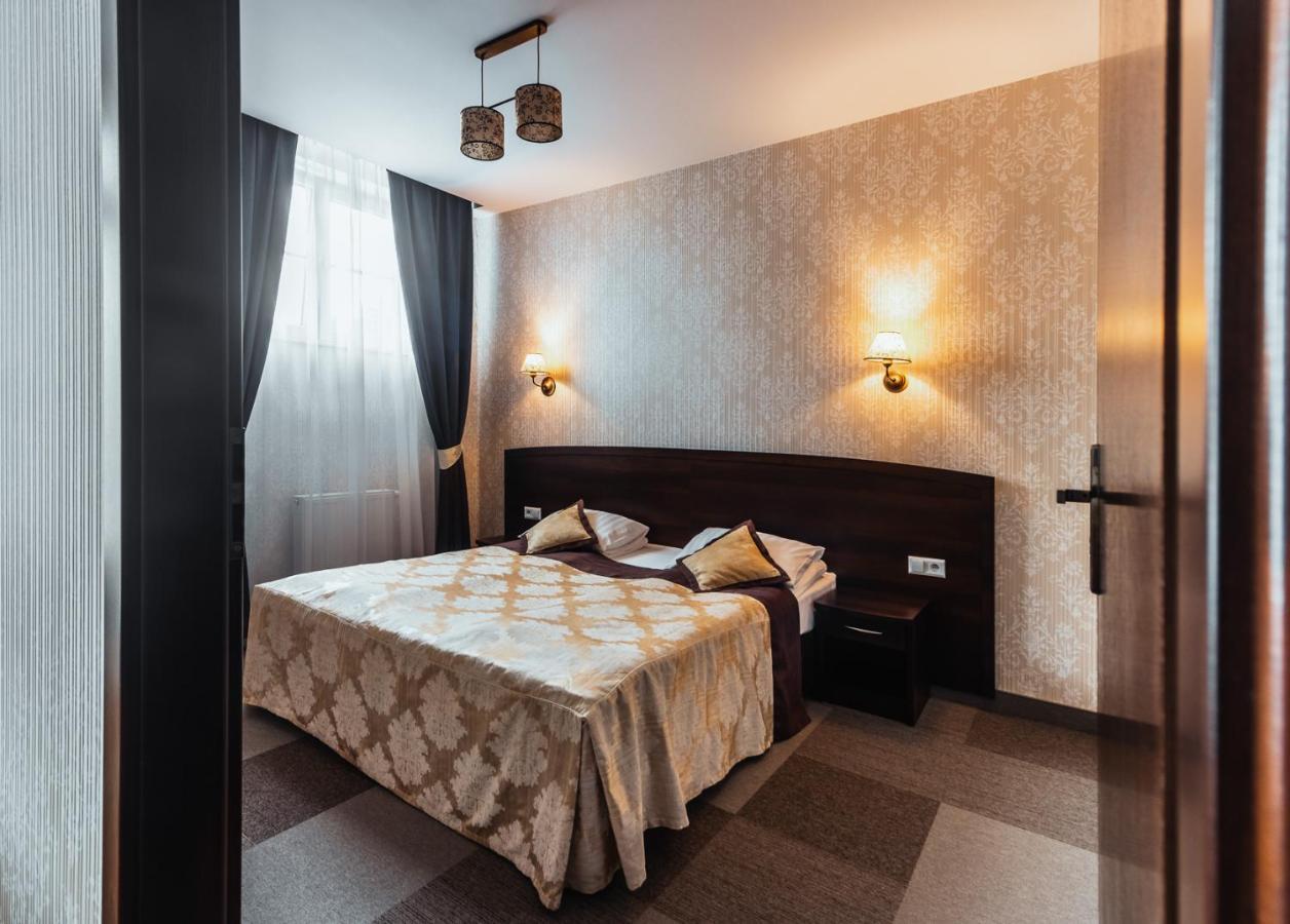 Hotel Dwor Dwikozy Exteriér fotografie