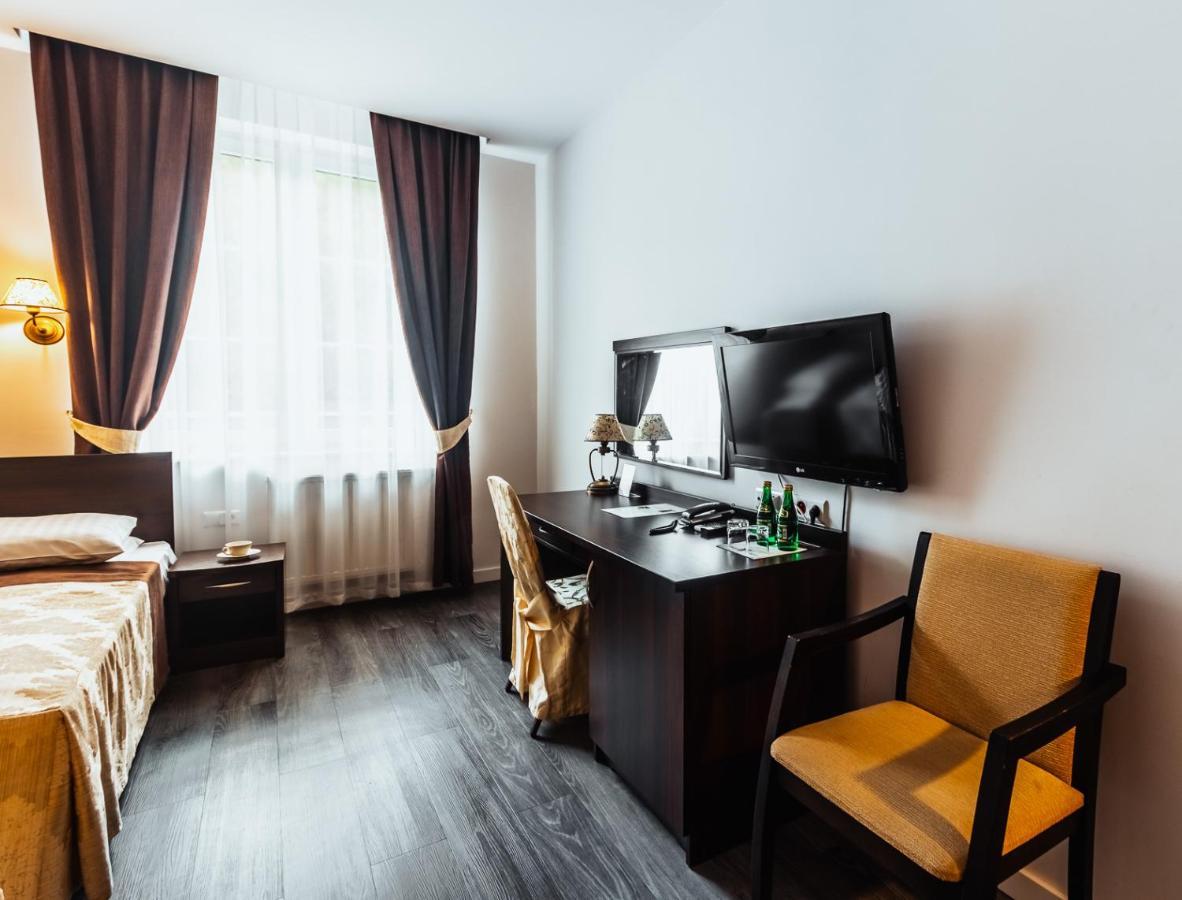 Hotel Dwor Dwikozy Exteriér fotografie