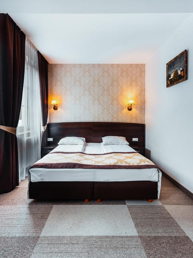 Hotel Dwor Dwikozy Exteriér fotografie