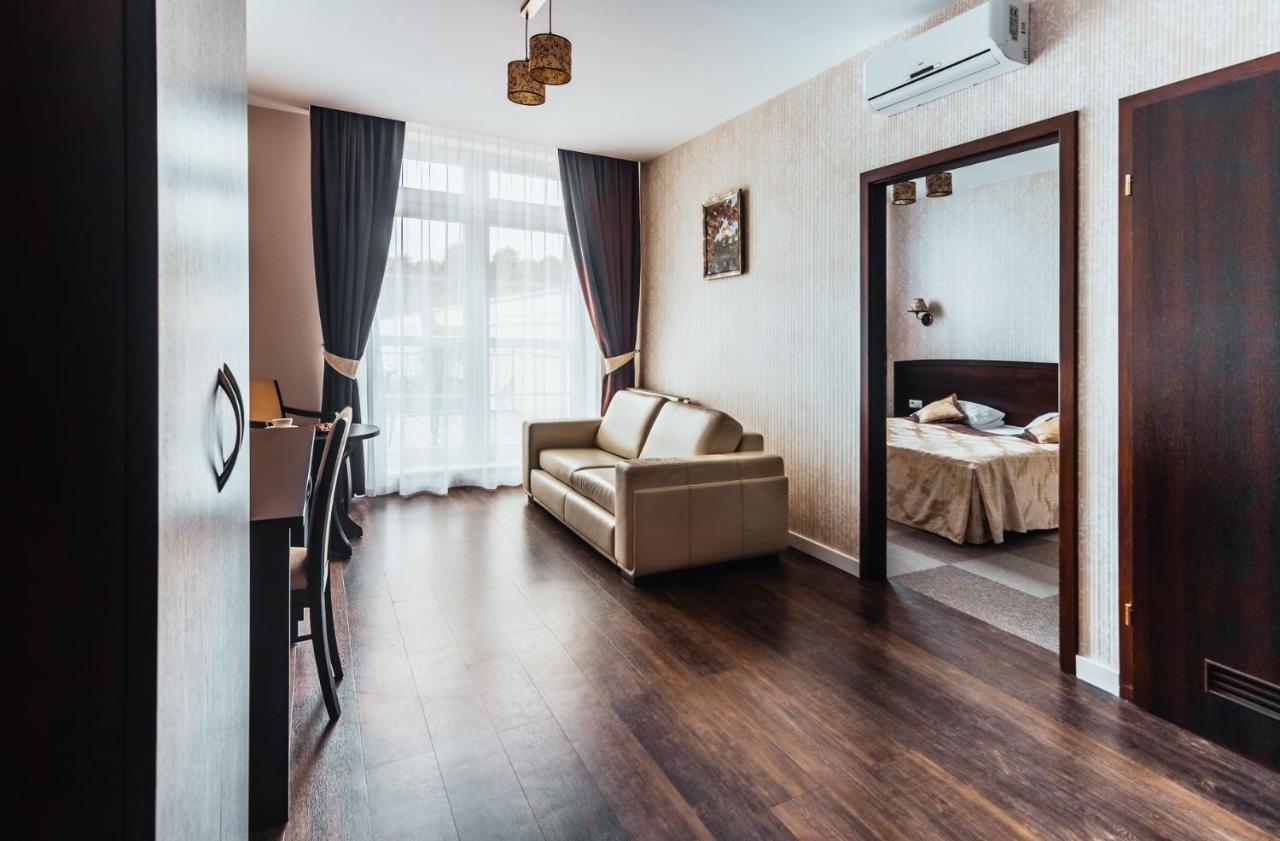 Hotel Dwor Dwikozy Exteriér fotografie