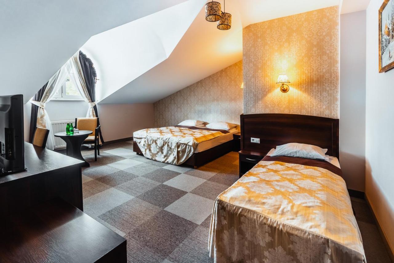 Hotel Dwor Dwikozy Exteriér fotografie