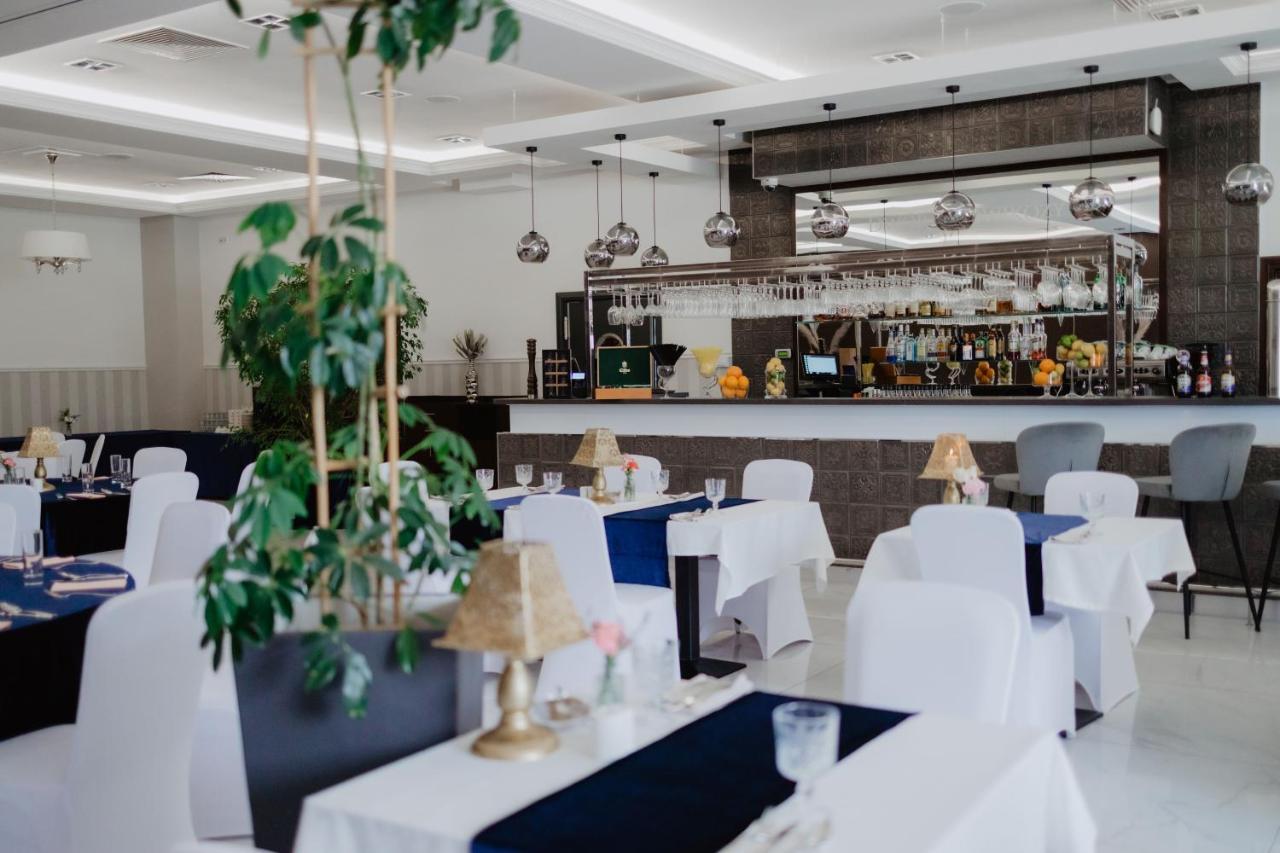 Hotel Dwor Dwikozy Exteriér fotografie