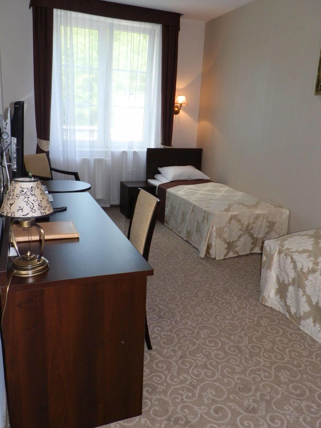 Hotel Dwor Dwikozy Exteriér fotografie