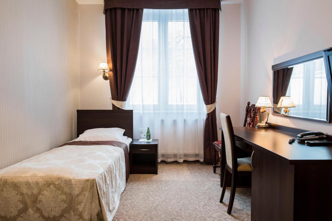 Hotel Dwor Dwikozy Exteriér fotografie